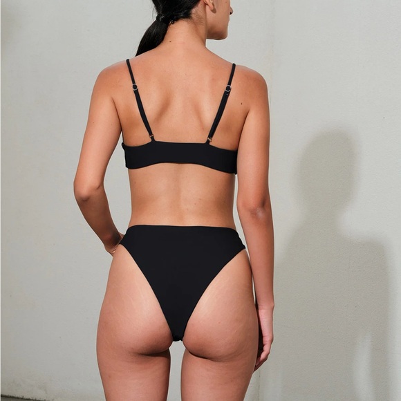 Berlook Black O-Ring Bikini Set - Picture 2 of 7